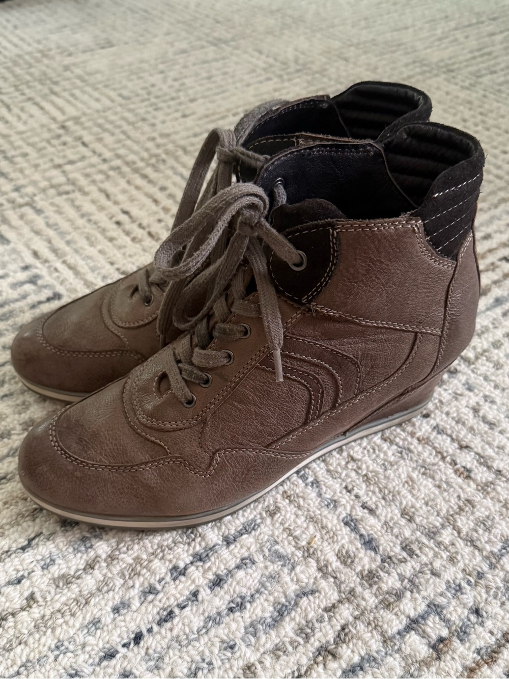 Size 38 Geox Women's Brown Lace-Up Wedge Healed Sneakers